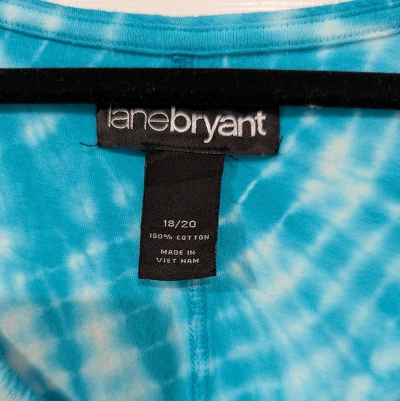 Lane Bryant Blue Diagonal Tie-Dye Short Sleeve Shirt in Size 18/20 (2X) - Picture 2 of 6